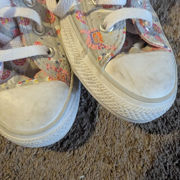 Converse Pink Sneakers Playful Canvas Design - Picture 6 of 10